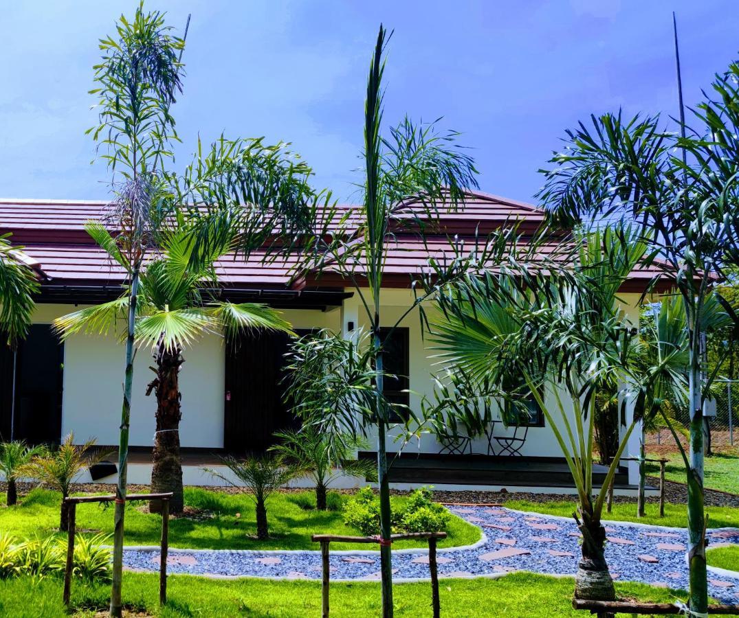 Isan Golf & Adventure Hotel Udon Thani Exterior foto